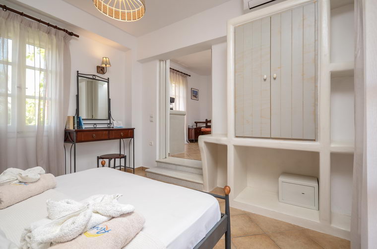 Acti Plaka, the Rooms