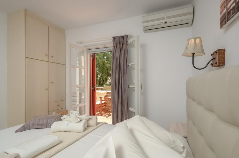 Acti Plaka, the Rooms