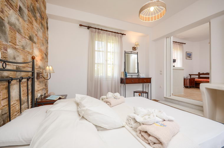 Acti Plaka Studios and Apartments
