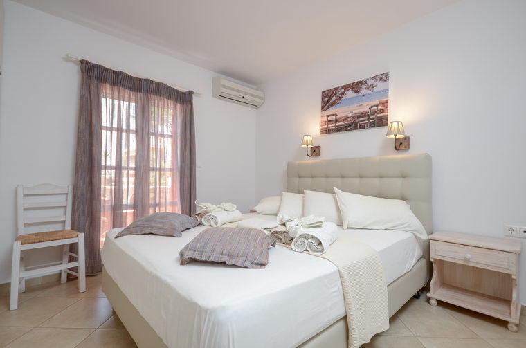 Acti Plaka Studios and Apartments