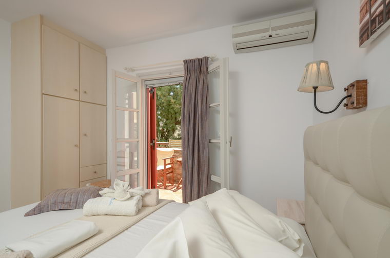 Acti Plaka Studios and Apartments