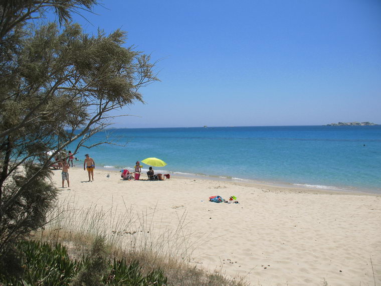 Plaka Beach Resort