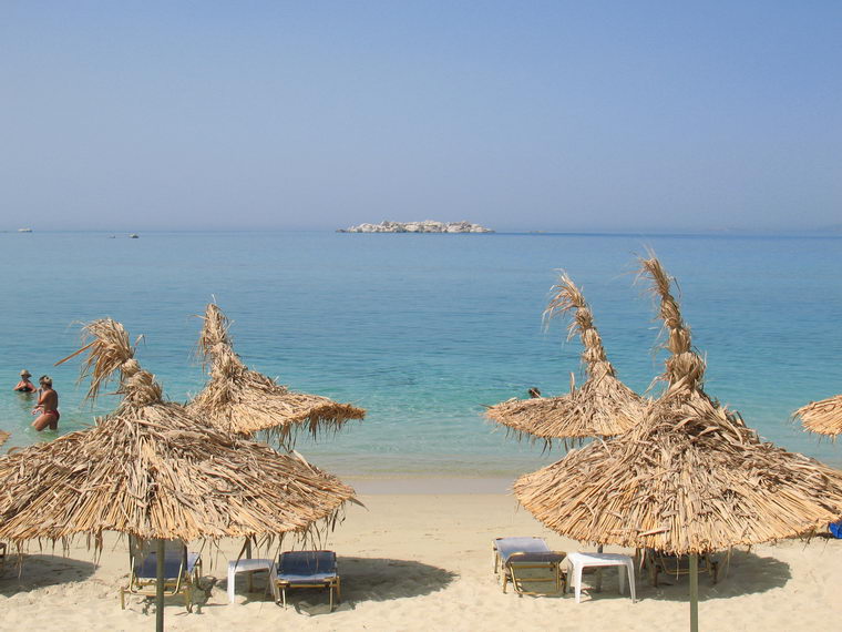 Plaka Beach Resort
